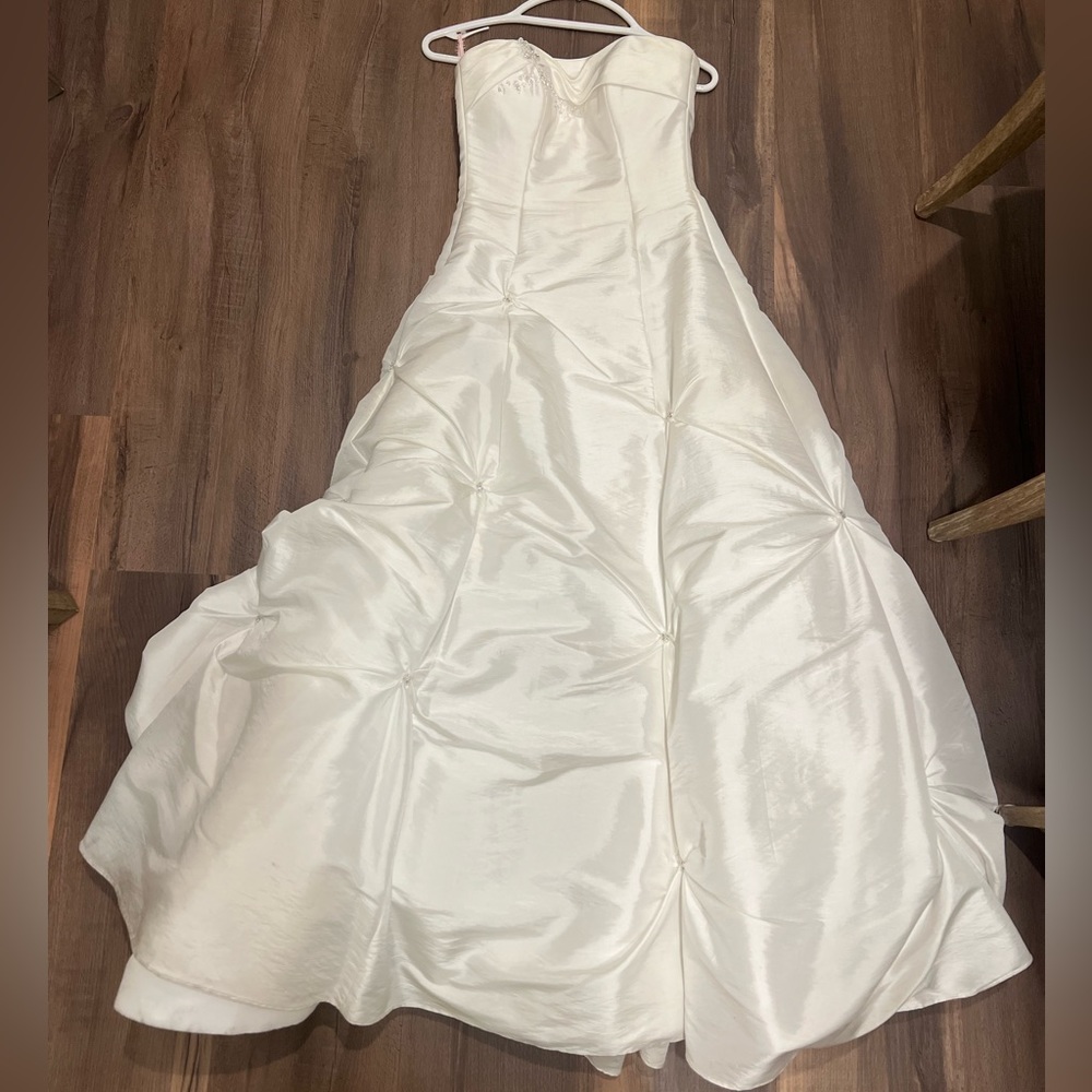 Maggie Sottero Strapless Sweetheart Imperial Gown w/ corset lace-up back Size 4